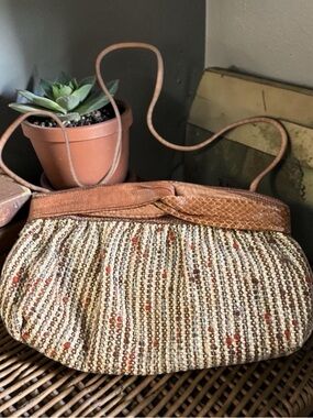 Vintage Boho Cottagecore Woven Clutch Carpet Purse Snakeskin trim spring hinge